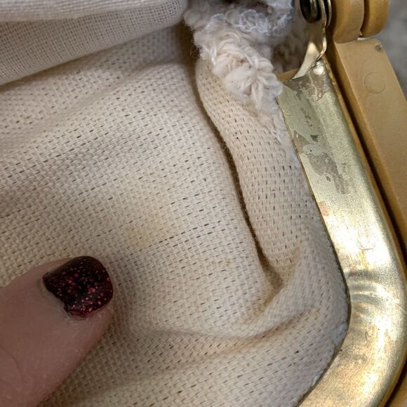 Vintage Crocheted Clutch With Bakelite Handle Unbranded - Picture 10 of 17
